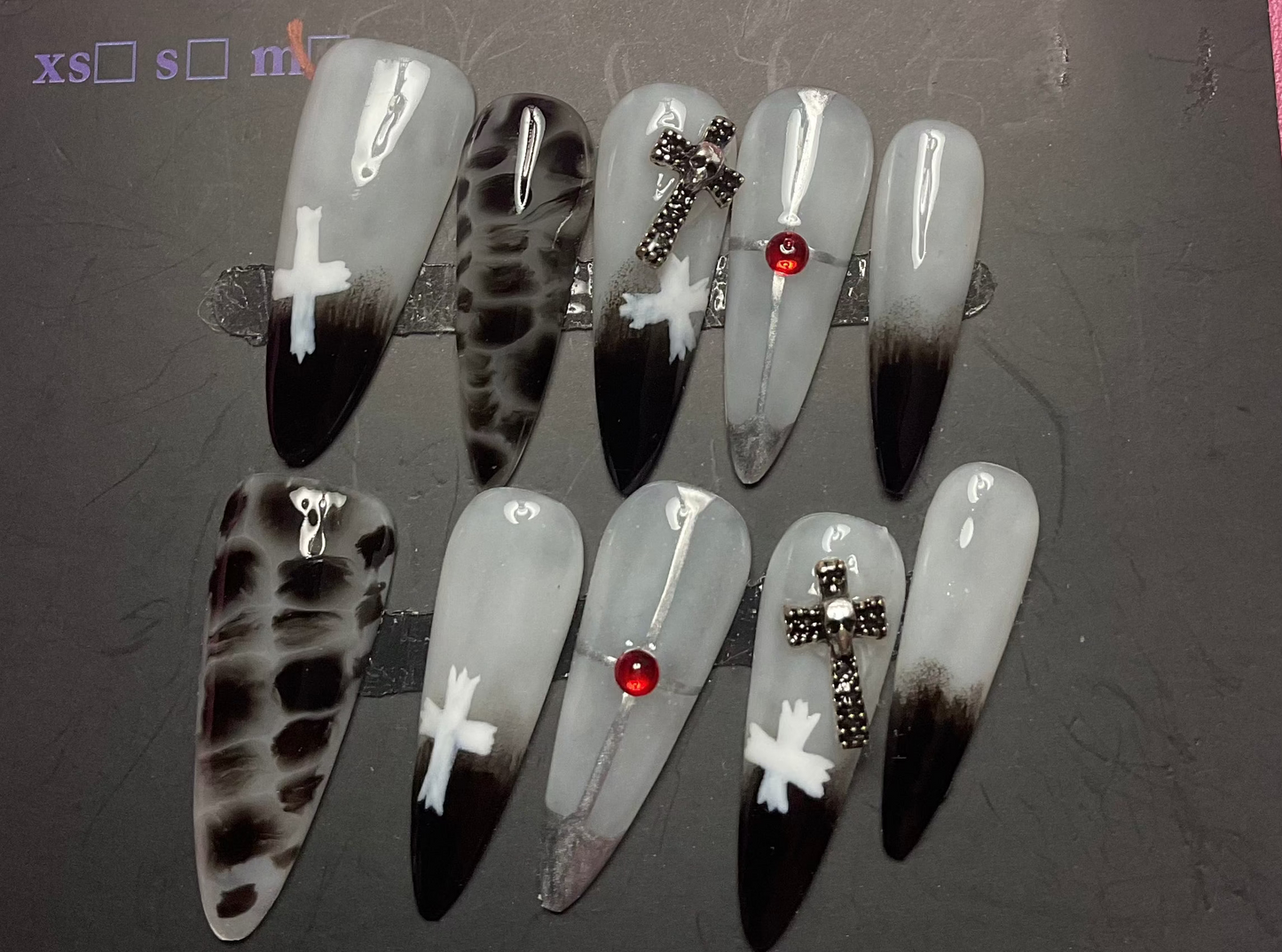 Vampire Kiss Press On Nails
