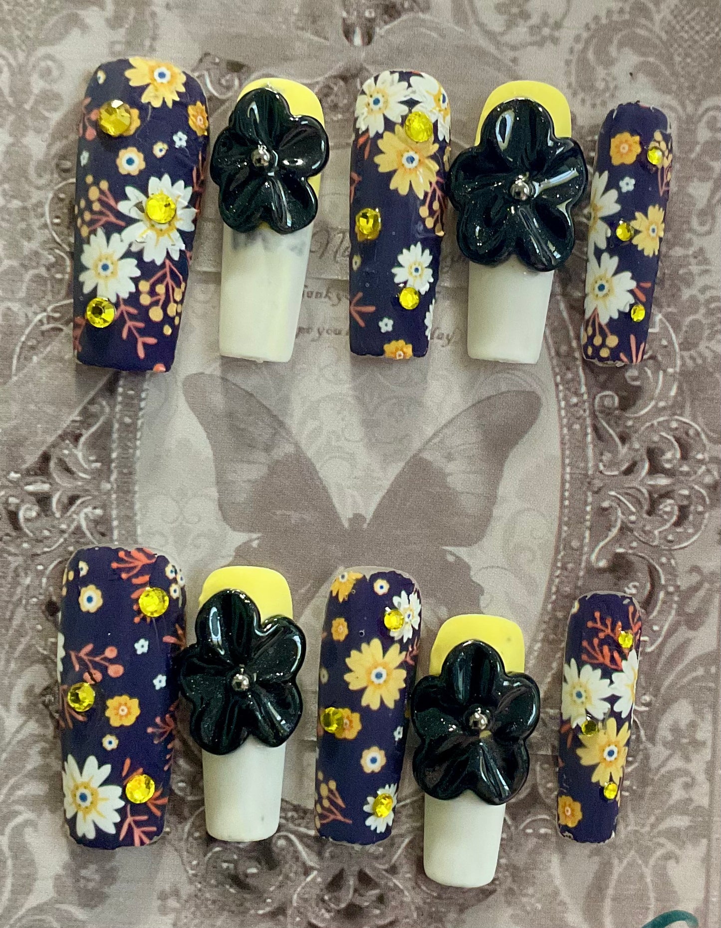 Black Daisy Blossom Press On Nails