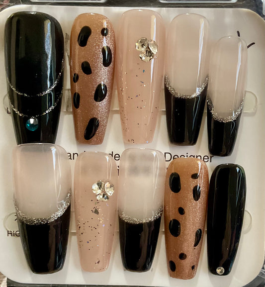 Chic Leopard Press On Nails